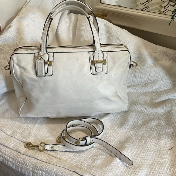 COACH- Taylorr leather satchel in Ivory - F25296- GUC - Picture 1 of 17
